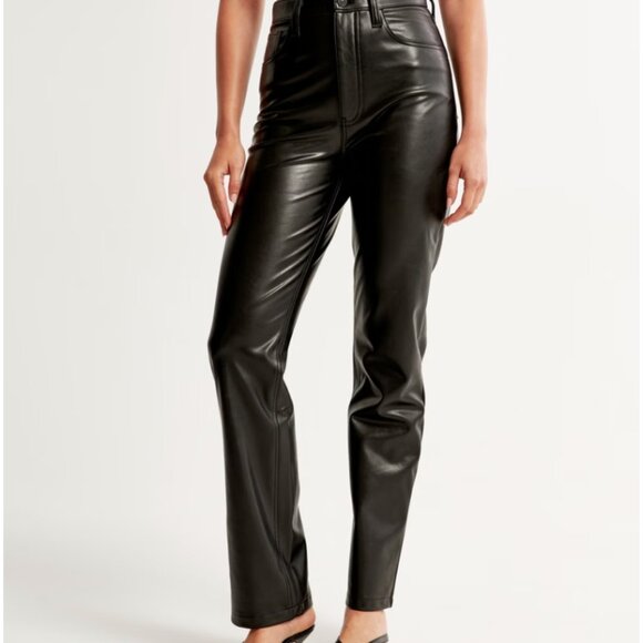 Abercrombie & Fitch Curve Love Vegan Leather 90s Straight Pant (Size 10, Black) - Picture 4 of 11